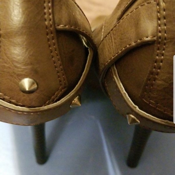 Simply Vera by Vera Wang Heels - Picture 2 of 4